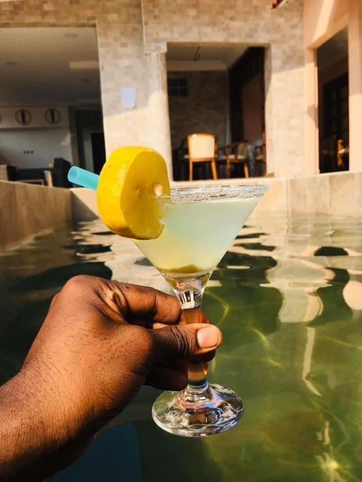 Residence Hoteliere Le Jomonia Libreville Bagian luar foto