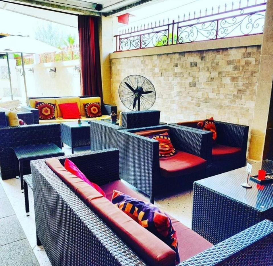 Residence Hoteliere Le Jomonia Libreville Bagian luar foto
